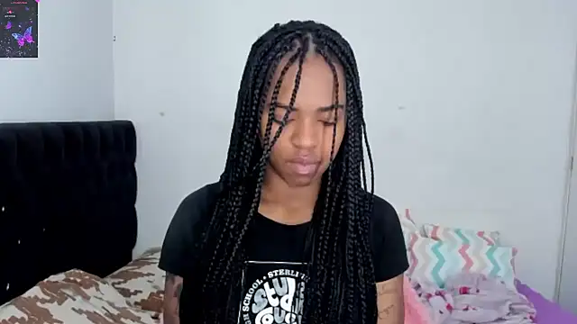Snapshot of Marce_22 chatting on 02-25-25, 09:15 Marce 22 online show from 02-25-25, 09:15