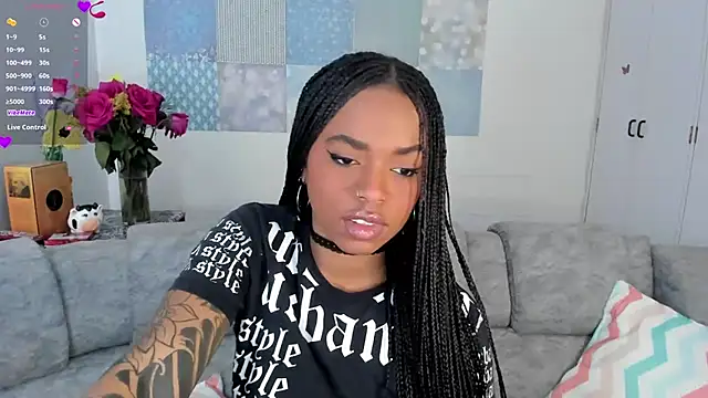 Snapshot of Marce_22 chatting on 03-21-25, 05:56 Marce 22 online show from 03-21-25, 05:56