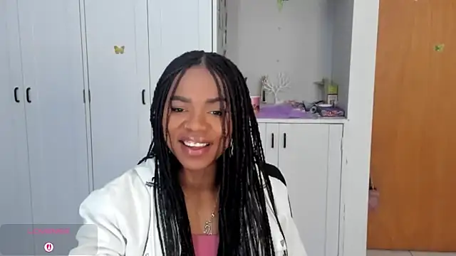 Snapshot of Marce_22 chatting on 09-28-25, 09:11 Marce 22 online show from 09-28-25, 09:11