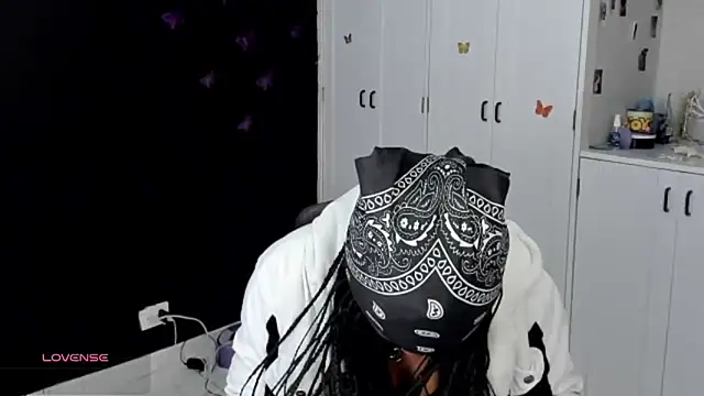 Snapshot of Marce_22 chatting on 10-05-25, 09:49 Marce 22 online show from 10-05-25, 09:49