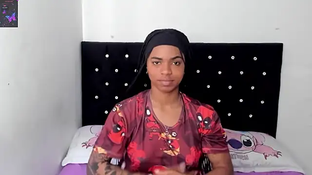 Snapshot of Marce_22 chatting on 02-18-25, 04:03 Marce 22 online show from 02-18-25, 04:03