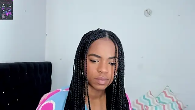 Snapshot of Marce_22 chatting on 02-26-25, 10:15 Marce 22 online show from 02-26-25, 10:15