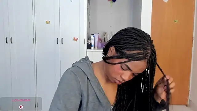 Snapshot of Marce_22 chatting on 09-24-25, 04:13 Marce 22 online show from 09-24-25, 04:13
