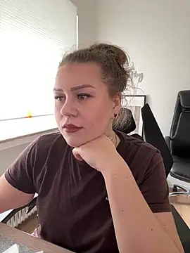 Snapshot of Fancy-Francy chatting on 03-05-25, 10:33 Fancy-Francy online show from 03-05-25, 10:33