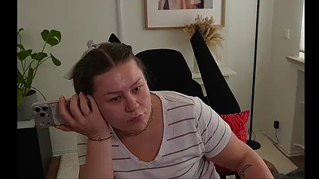 Snapshot of Fancy-Francy chatting on 04-01-26, 12:06 Fancy-Francy online show from 04-01-26, 12:06