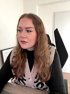 Snapshot of Fancy-Francy chatting on 12-16-25, 12:09 Fancy-Francy online show from 12-16-25, 12:09