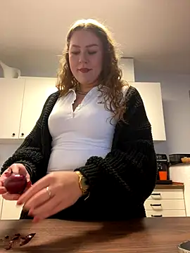 Snapshot of Fancy-Francy chatting on 11-25-25, 01:33 Fancy-Francy online show from 11-25-25, 01:33