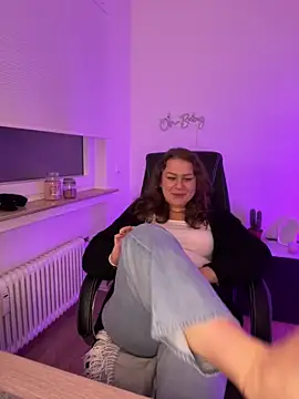 Snapshot of Fancy-Francy chatting on 01-23-25, 06:03 Fancy-Francy online show from 01-23-25, 06:03