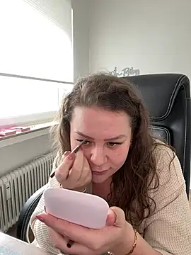 Snapshot of Fancy-Francy chatting on 02-25-25, 12:38 Fancy-Francy online show from 02-25-25, 12:38
