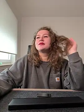 Snapshot of Fancy-Francy chatting on 12-13-24, 11:55 Fancy-Francy online show from 12-13-24, 11:55