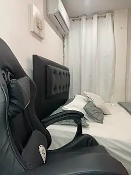 Snapshot of Belissa_miller chatting on 09-27-25, 05:30 Belissa miller online show from 09-27-25, 05:30