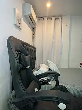 Snapshot of Belissa_miller chatting on 02-21-26, 07:27 Belissa miller online show from 02-21-26, 07:27