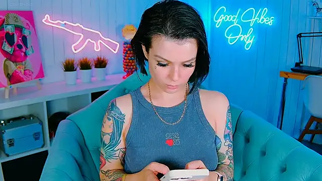 My toys pink online show from 09-22-25, 11:00