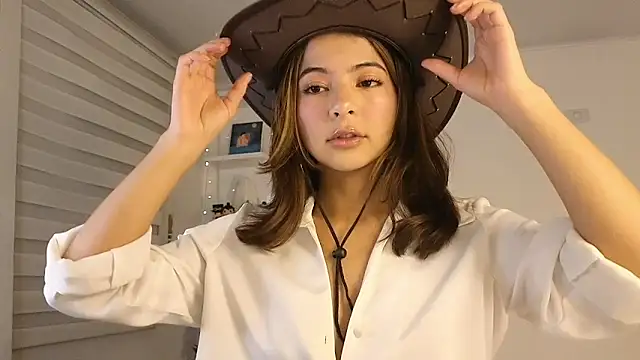 lissi S online show from 10-19-25, 02:47