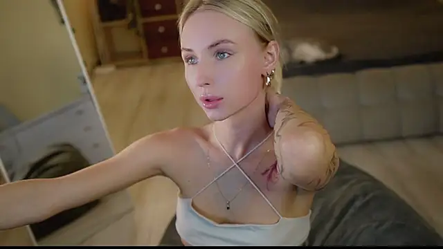 Snapshot of blondy_room chatting on 09-26-25, 04:14 blondy room online show from 09-26-25, 04:14
