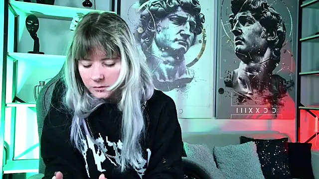 LexiWenford online show from 04-08-26, 02:57