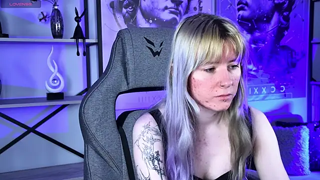 LexiWenford online show from 05-26-26, 02:53