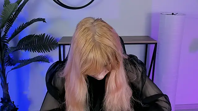 LexiWenford online show from 03-05-25, 06:12