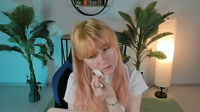 LexiWenford online show from 03-11-25, 02:42