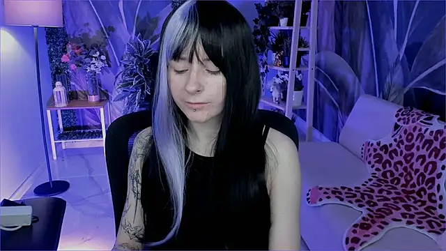 LexiWenford online show from 11-26-25, 03:39