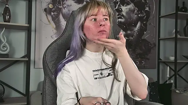 LexiWenford online show from 05-18-26, 03:06