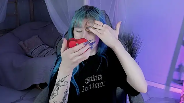 LexiWenford online show from 10-21-25, 02:44