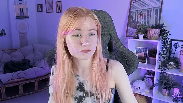 LexiWenford online show from 03-04-25, 08:46