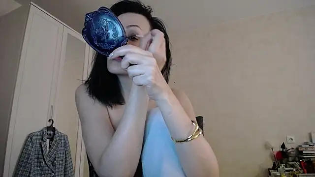 Snapshot of Devil_Goddess chatting on 06-11-26, 12:13 Devil Goddess online show from 06-11-26, 12:13