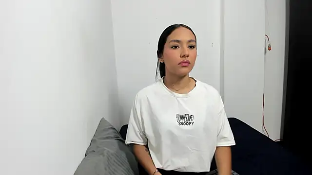 Snapshot of monse_02 chatting on 06-16-26, 03:34 monse 02 online show from 06-16-26, 03:34