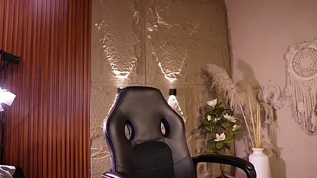 Snapshot of DannSaenz chatting on 07-10-26, 04:51 DannSaenz online show from 07-10-26, 04:51