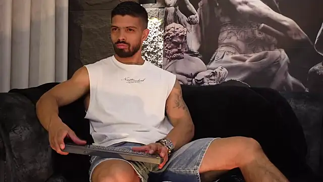 DannSaenz online show from 11-25-25, 02:28