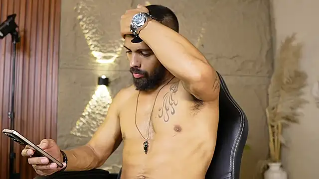 Snapshot of DannSaenz chatting on 05-26-26, 01:42 DannSaenz online show from 05-26-26, 01:42