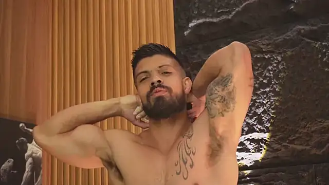 DannSaenz online show from 10-05-25, 01:46