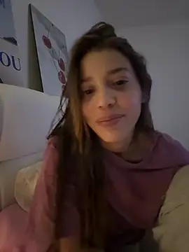 Snapshot of DanielaSaenz0 chatting on 09-20-25, 04:28 DanielaSaenz0 online show from 09-20-25, 04:28