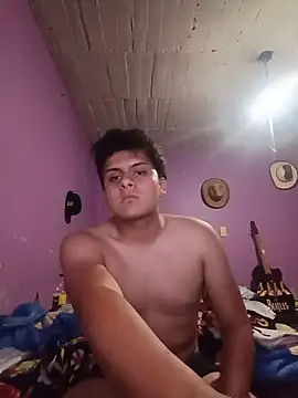 Snapshot of Leolvera23 chatting on 06-18-26, 04:55 Leolvera23 online show from 06-18-26, 04:55