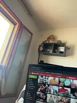 Lilyassjdhz online show from 04-28-26, 12:20