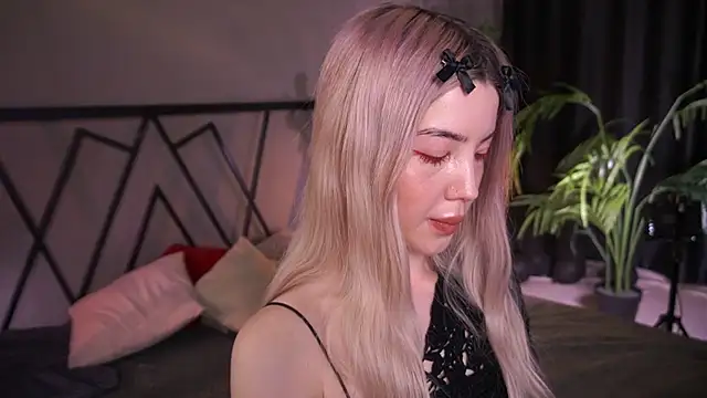 LindaThacker online show from 04-13-26, 04:38