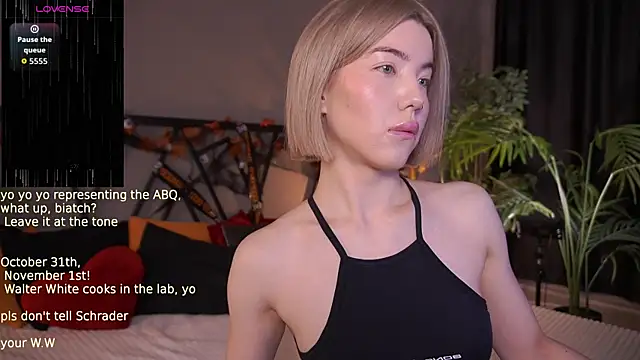 LindaThacker online show from 10-28-25, 04:24