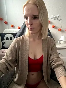 Luna Lacroix online show from 10-21-25, 10:47