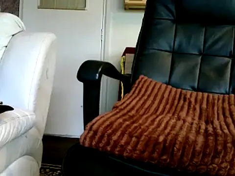 Snapshot of MrStraightDik chatting on 02-10-25, 02:05 MrStraightDik online show from 02-10-25, 02:05