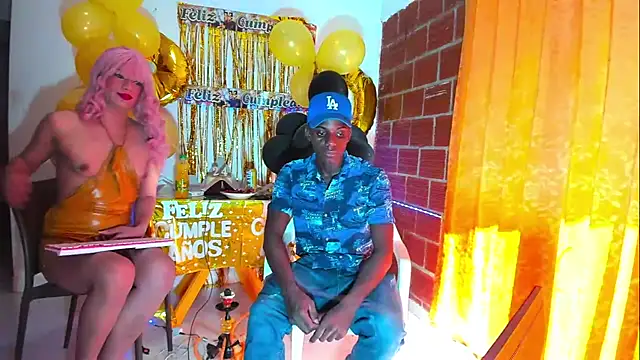 Snapshot of blackWhite_hot chatting on 11-21-25, 08:30 blackWhite hot online show from 11-21-25, 08:30