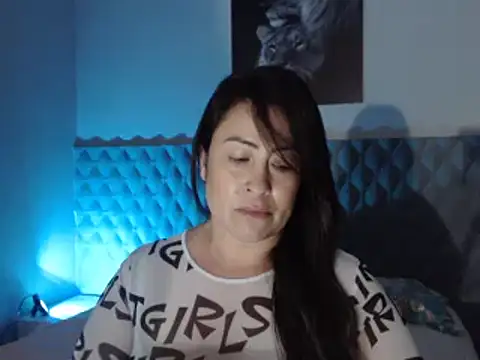 Snapshot of Sarahmonesexy chatting on 02-17-25, 10:05 Sarahmonesexy online show from 02-17-25, 10:05