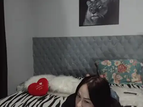 Snapshot of Sarahmonesexy chatting on 02-19-25, 11:57 Sarahmonesexy online show from 02-19-25, 11:57