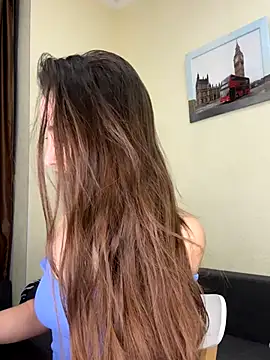 Polli Kiss online show from 11-20-25, 05:13