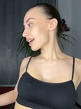 Snapshot of Polli_Kiss chatting on 02-23-25, 09:16 Polli Kiss online show from 02-23-25, 09:16