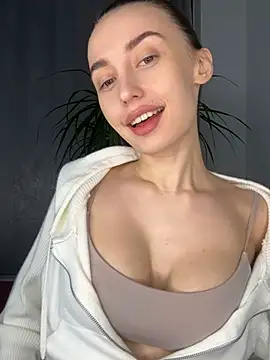 Snapshot of Polli_Kiss chatting on 02-21-25, 09:32 Polli Kiss online show from 02-21-25, 09:32