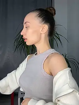 Snapshot of Polli_Kiss chatting on 03-18-25, 08:05 Polli Kiss online show from 03-18-25, 08:05