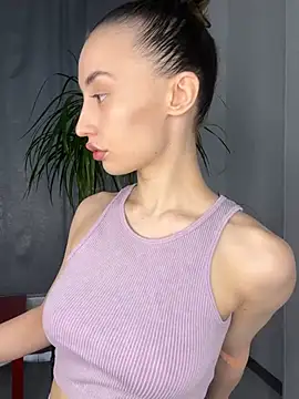 Snapshot of Polli_Kiss chatting on 03-19-25, 03:40 Polli Kiss online show from 03-19-25, 03:40