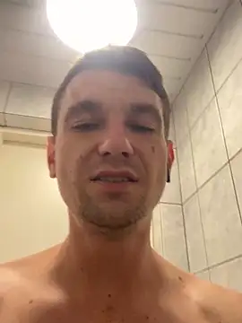 Snapshot of shufflercat chatting on 09-17-25, 10:01 shufflercat online show from 09-17-25, 10:01