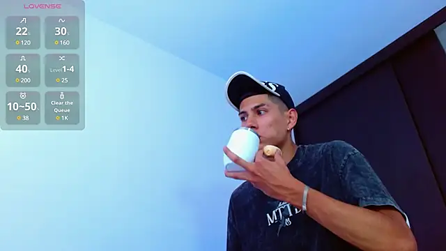 Snapshot of Valerio_20 chatting on 03-12-25, 07:47 Valerio 20 online show from 03-12-25, 07:47